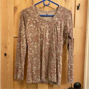 Patagonia shirt - size small - floral print - excellent preowned condition!